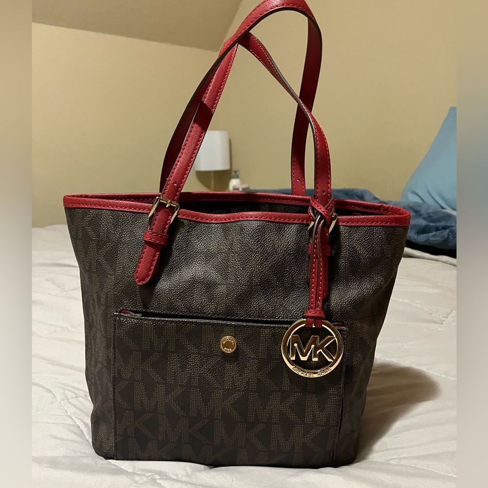 Michael Kors Jet Set Charm Tote